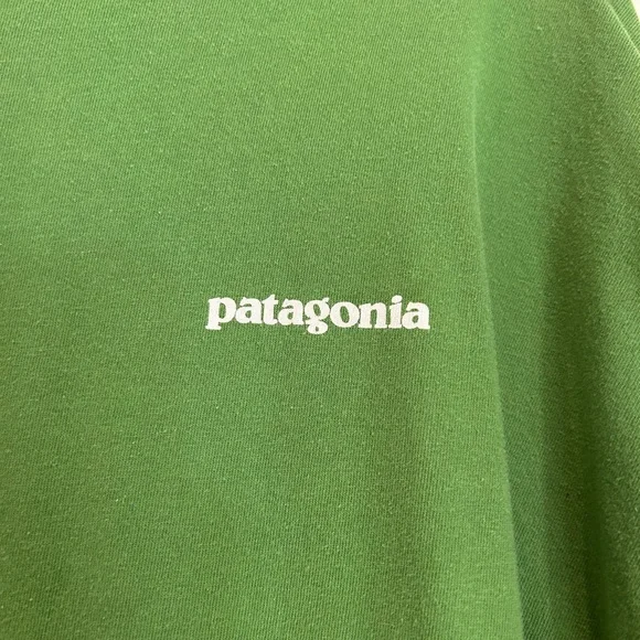 Patagonia Forest Green Crewneck Long Sleeve Unisex Tshirt - Picture 2 of 6